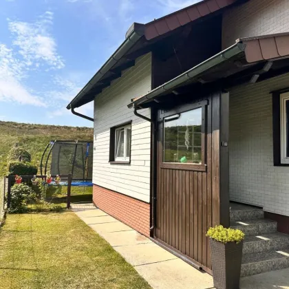 Einfamilienhaus mit großem Garten und Garage - Bild 3