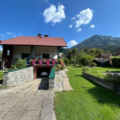 Wohnhaus mit Garage und Carport, voll unterkellert - Bild 2