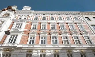 Charmante Altbauwohnung mit Balkon - Stilvoll Wohnen im 7. Bezirk