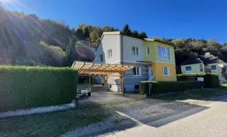 Großes Wohnhaus mit Donaublick - Garage und Carport inklusive!