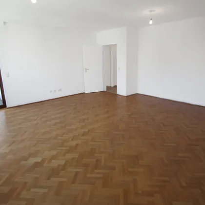 114m² Büro mit Loggia | 4 separate Arbeitszimmer | Einbauküche | optionaler KFZ-Stellplatz | zusätzliche/s Wohnung/Büro mit ca. 95m² im Haus verfügbar - Bild 2