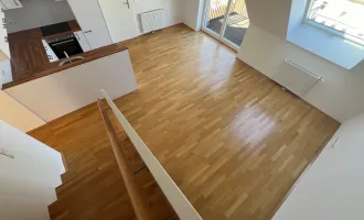 Sonnige Dachgeschosswohnung auf zwei Ebenen mit einem Balkon