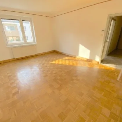 NEUER PREIS! PROVISIONSFREI VOM EIGENTÜMER! UNSANIERTE 4-ZIMMER FAMILIENWOHNUNG NÄHE HANDELSKAI! - Bild 3