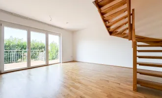 TRAUMHAFTE MAISONETTE-WOHLFÜHLWOHNUNG mit sonniger Terrasse und 2 PKW-Stellplätzen