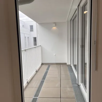 Wunderschöne vermietete Anlegerwohnung im Neubau (Bj. 2023) inkl. Tiefgaragenplatz und Balkon! Hohe Mieteinnahmen für Investoren! (T2-17) - Bild 3