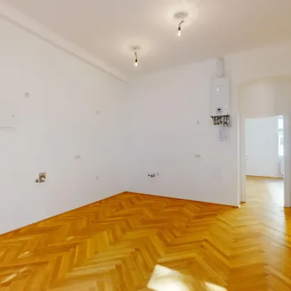 Exklusive, kernsanierte 3-Zimmer-Altbauwohnung – großzügiger BALKON - Bild 2