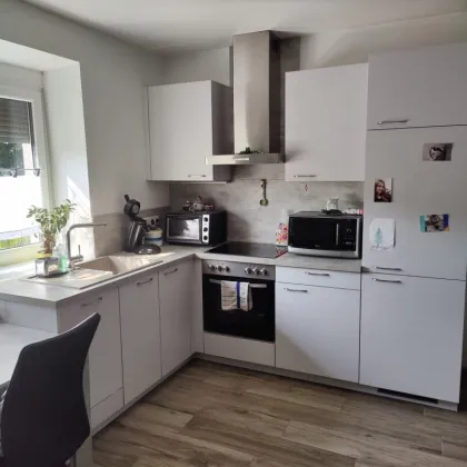 Moderne 2-Zimmer-Wohnung davon 1 Zimmer Essen/Wohnen/Kochen mit kleinen Garten und Parkplatz in zentraler Lage - perfekt für Singles! - Bild 3