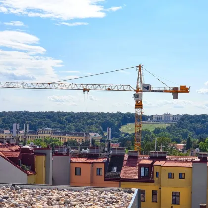 Ab ins Dachgeschoss mit einzigartigem BLICK AUF DAS SCHLOSS SCHÖNRBUNN! Nachhaltig heizen mit Erdwärme + Höchste Qualität + Perfekte Raumaufteilung + Viel Privatsphäre! - Bild 3