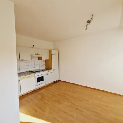 Schöne 2-Zimmer-Wohnung mit großzügigem Balkon - ab sofort - zu vermieten! - Bild 3