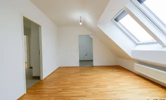 Helle Dachgeschoßwohnung mit Balkon im Welser Zentrum