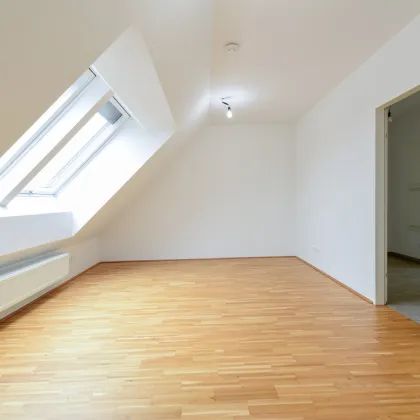 Helle Dachgeschoßwohnung mit Balkon im Welser Zentrum - Bild 3