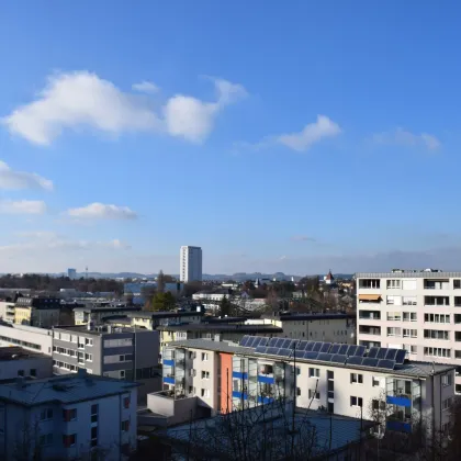 Ausblick über Wels-  3 Zimmer Dachgeschosswohnung mit Balkon, eigener Parkplatz - Bild 2