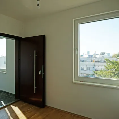 Ausblick bis Donauturm und DC Tower - Dachgeschoßwohnung mit Balkon - Bild 3