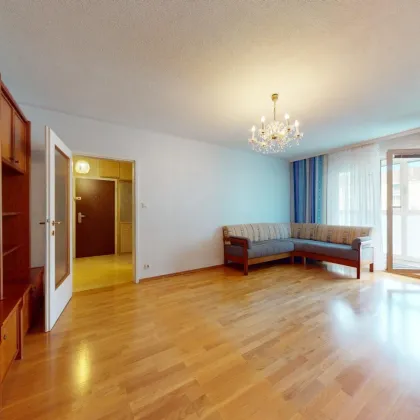 Schöne 2-Zimmer Wohnung mit Loggia in Innenhofruhelage - Bild 2