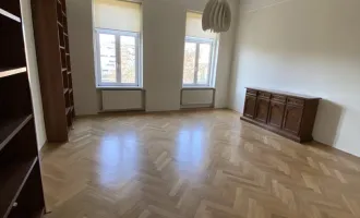 Gepflegte Altbauwohnung mit Loggia - ideal für Singles oder Paare