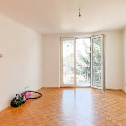 * CHARMANTE * und perfekt aufgeteilte Wohnung mit BALKON - Bild 2