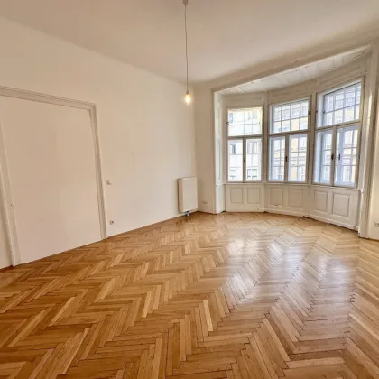 **Altbau mit Charme im Botschaftsviertel neben Arenbergpark**+ Geräumige 4-Zimmerwohnung + Frisch renoviert + Traumhaft schönes Altbauhaus - Bild 2