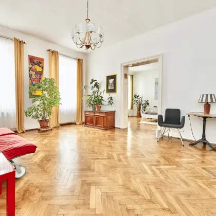 Bestlage Nähe Mariahilferstraße! Lichtdurchflutete 4-Zimmer-Altbau-Wohnung in Biedermeier-Haus - Bild 2