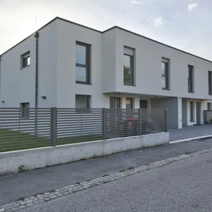 ** Nur mehr 2 von 4 verfügbar ** Großzügige, energieeffiziente Doppelhaushälfte mit 5 Zimmern, Garage und Photovoltaik Anlage ** - Bild 2