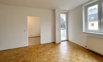 HELLE 3 ZIMMER MIETWOHNUNG MIT BALKON UND PARKPLATZ