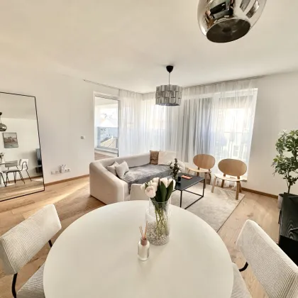 Top Lage! Traumhafte Dachgeschosswohnung mit Loggia und Panoramafenster ++  Weitblick über Wien ++ Komplett Eingerichtet und Bezugsfertig ++ Dachgeschossneubau aus 2021 ++ Auch für Anleger!!! - Bild 2