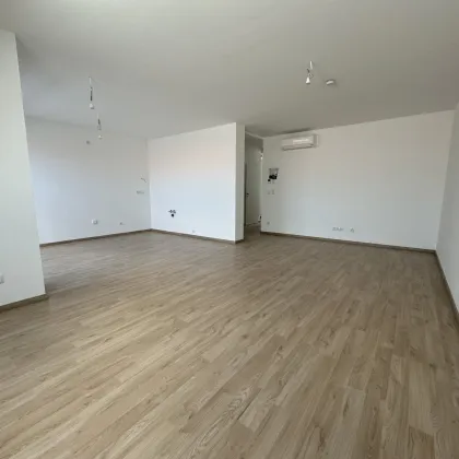 Provisionsfrei: Klimatisierter 60m² DG-Erstbezug + Terrasse im topsanierten Altbau - 1100 Wien - Bild 3