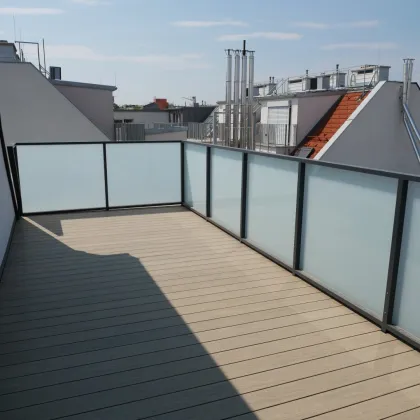 Provisionsfrei: Klimatisierter 69m² DG-Erstbezug + 19m² Terrasse im topsanierten Altbau - 1100 Wien - Bild 3