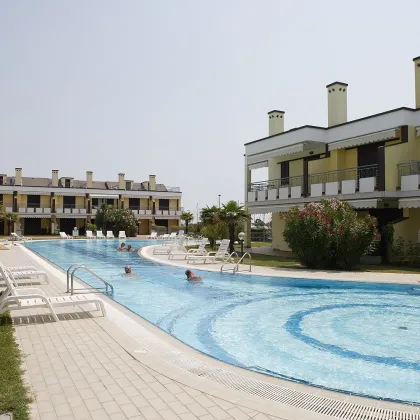 WUNDERSCHÖNES FERIENHAUS AM HAFEN - DACHTERRASSE - GROSSER POOL - Bild 2