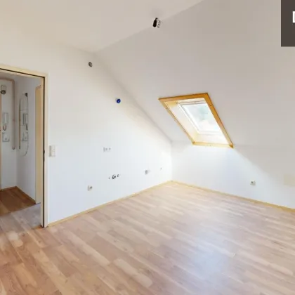 | TOLLE KLEINWOHNUNG  | IM ALTBAU  | DACHGESCHOSS - Bild 3