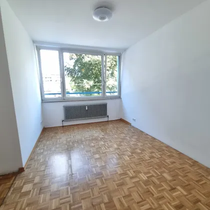 Zentrale und helle 3-Zimmer Wohnung mit gemütlicher Loggia - Bild 3