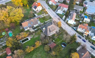 VERWIRKLICHEN SIE IHREN WOHNTRAUM! CHARMANTES EINFAMILIENHAUS MIT GROSSZÜGIGEM GARTEN UND POOL IN GRÜNRUHELAGE