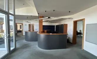 Moderne Büro-/Praxisfläche mit 8 Stellplätzen in Kronstorf, Oberösterreich - ideal für effizientes Arbeiten!