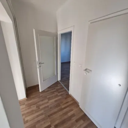 2 Zimmer-Wohnung freundlich und hell  Nahe FH /Interspar - Bild 2