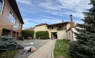 Großes Potenzial: Mehrfamilienhaus in Hornstein mit 421,59 m², Balkon, 3 Garagen und 3 Stellplätzen