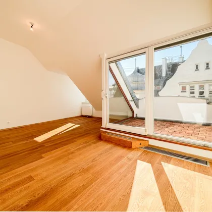 LICHTDURCHFLUTETE DACHGESCHOSS WOHNUNG MIT TERRASSE AM NASCHMARKT - KLIMATISIERT UND BESCHATTET - Bild 3