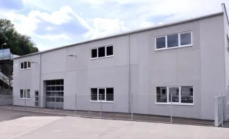 Repräsentative Industriehalle mit zwei Geschossen inkl. Freiflächen - zum MIETEN