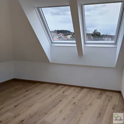 Traumwohnung im Herzen von Hollabrunn - Erstbezug im 1. DG mit großer Terrasse für nur 938,92 € Miete! - Bild 2