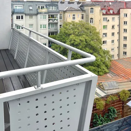 Helle und freundliche 2-Zimmer-Dachgeschosswohnung mit Balkon - Bild 3