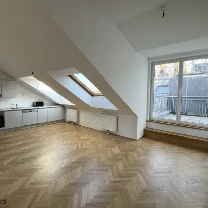 UNBEFRISTET - Lichtdurchflutete, ruhige und großzügige 4-Zimmer Dachgeschosswohnung mit 3 Terrassen, Abstellraum und Kellerabteil - Bild 2