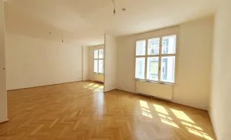 Schöne und gute aufgeteilte Altbauwohnung mit kleinem Balkon!