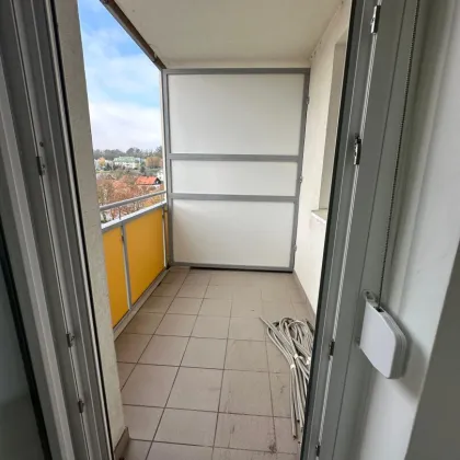 helle freundliche 3  Zimmer Wohnung mit Balkon - Bild 3