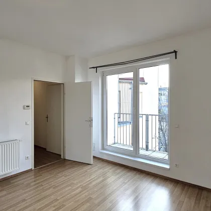 HELLER SOFORTBEZUG MIT HOFSEITIGEM BALKON IN U6 NÄHE - Bild 3