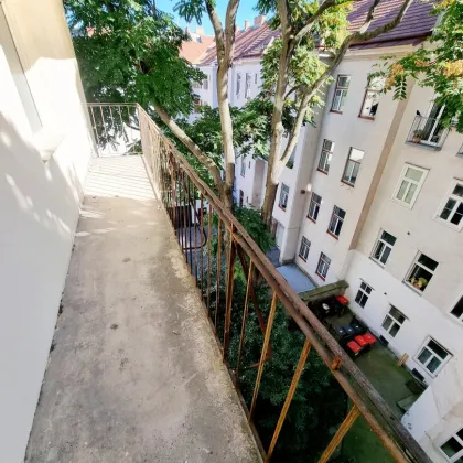 Jackpot! Komplett bestandsfrei + Hotelwidmung + Baubewilligt + Traumhaftes Altbauhaus mit gegliedeter Fassade + Beliebte Lage in 1020 Wien in einer ruhigen Seitengasse + Balkone im Hof! WOW! - Bild 3