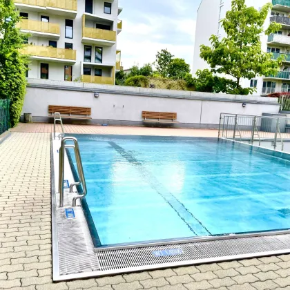 Traumhafte Dachgeschoss-Maisonette mit Schwimmbad und Terrasse mit exklusivem Poolblick + Garagenplatz + Neubau-Anlage mit eigenem Pool und Spielplatz - Bild 2