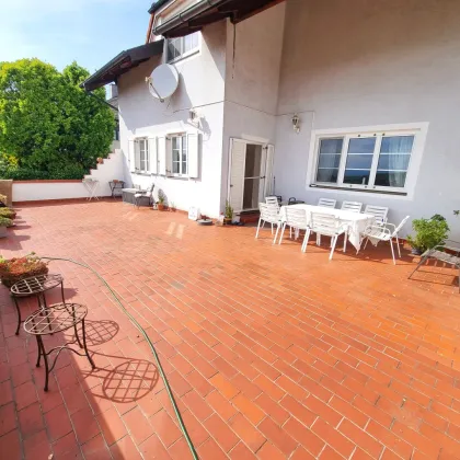 WOW! Erfüllen Sie Ihren Traum vom eigenen Haus! 8 Zimmer + Riesiger Garten + Viel Grün + Traumterrasse mit Fernblick! Mehr Lebensqualität - Mehr vom Leben! Jetzt zugreifen! - Bild 2