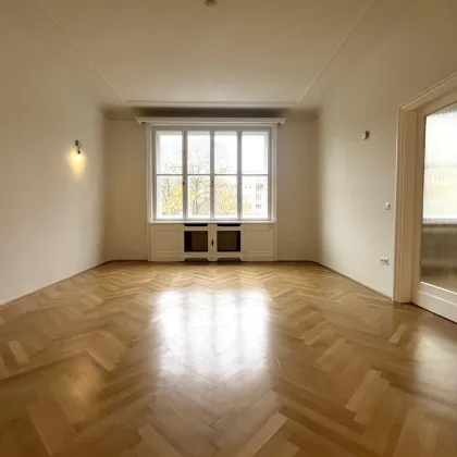 AM MODENAPARK: LICHTDURCHFLUTETE 7 ZIMMER-WOHNUNG MIT 2 BALKONEN IN STILALTBAU (ERSTBEZUG) - Bild 2