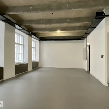 RAUM, DESIGN & WIENER CHARME /// beeindruckendes Loft-Büro im Stilaltbau - Bild 2