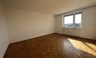 3,5 Zimmer Wohnung im Dachgeschoß ohne Dachschrägen! TOP AUSSICHT! ohne Küche! ohne Aufzug!